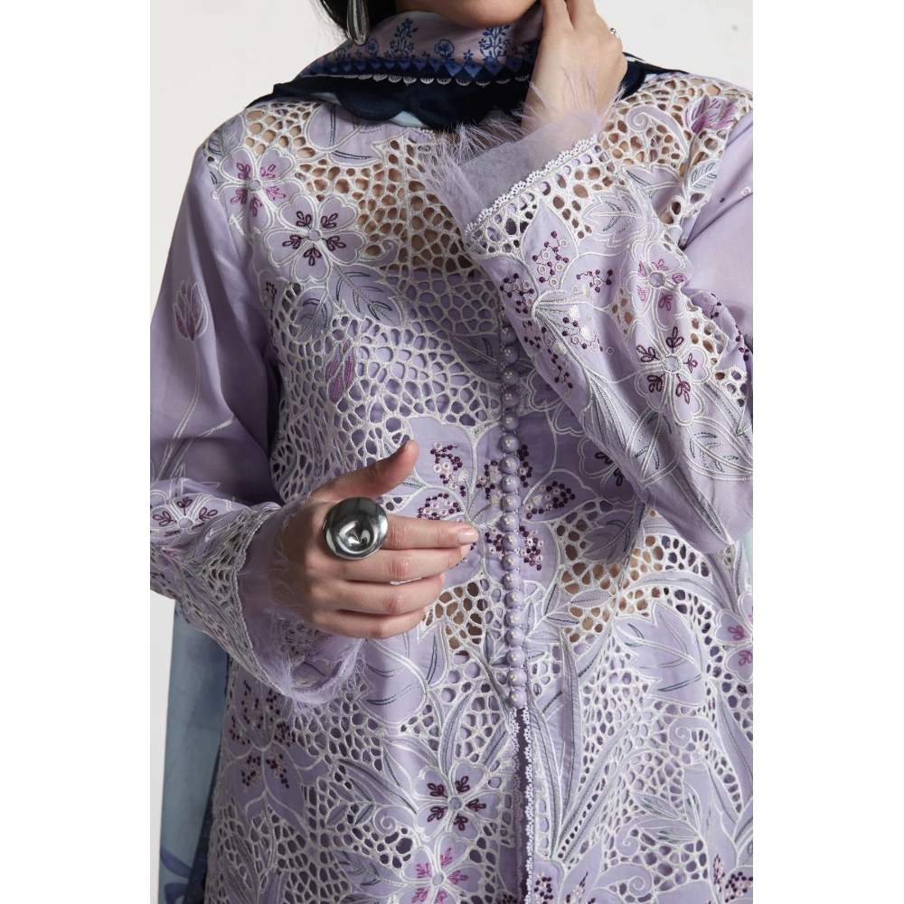 Zara shahjahan , satori lawn 25’ , 3 PIECE SUIT , unstitched, lawn , SOFT LAVENDER & NAVY, purple color , umi-3b, sleeves