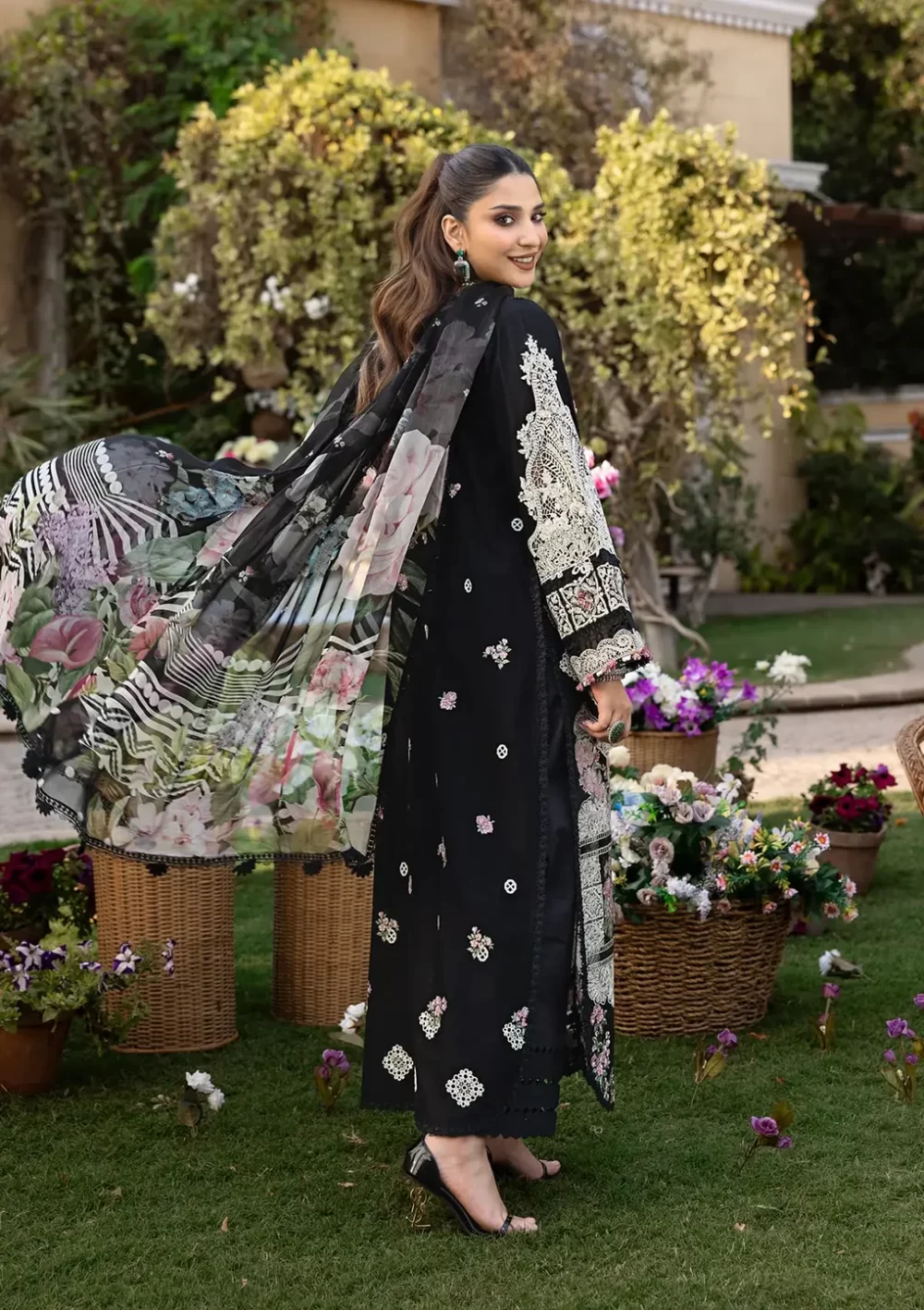 elaf, luxury lawn 25’ , 3 PIECE SUIT , unstitched, lawn , black color , Elm-04, back