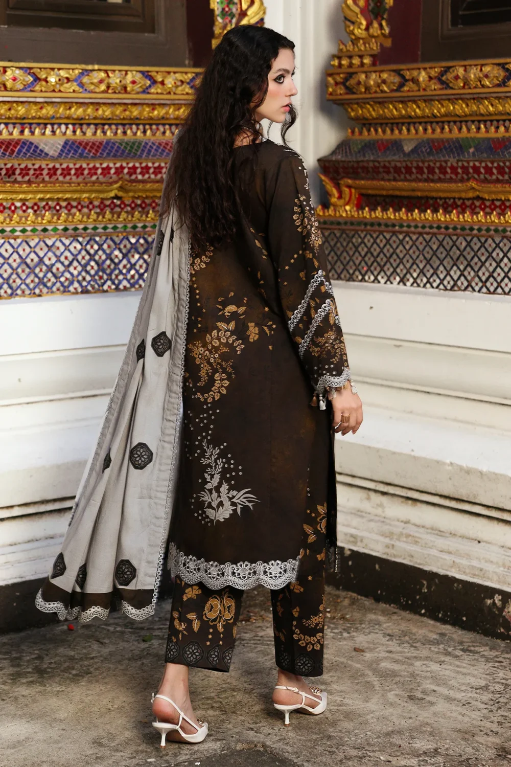 CCW6-09 Charizma Embroidered Linen Suit with Irish Linen Shawl